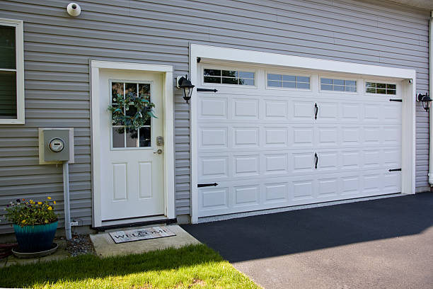 24/7 Emergency Garage Door Panel Replacement experts in Morocco, IN